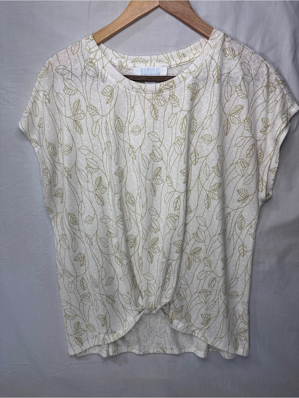 Bunulu White & Green Leaf-Print Short Sleeve Twist Hem Blouse